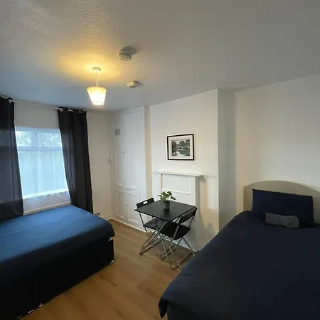 Comfort Triple Near Airport - 3 Ubytování v soukromí