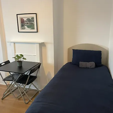 Comfort Triple Near Airport - 3 Ubytování v soukromí Dublin
