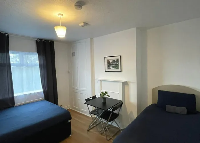 Comfort Triple Near Airport - 3 Ubytování v soukromí